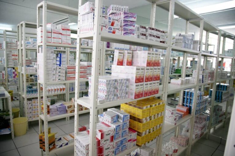 ¿Camisas de fuerza para el sector Salud?
