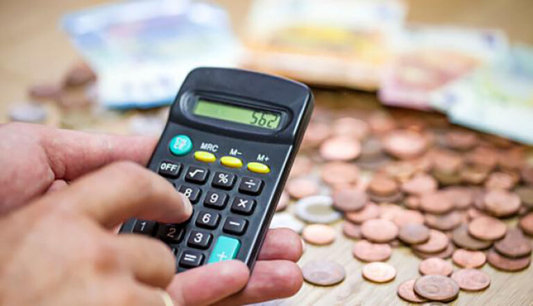 Más economía, menos política